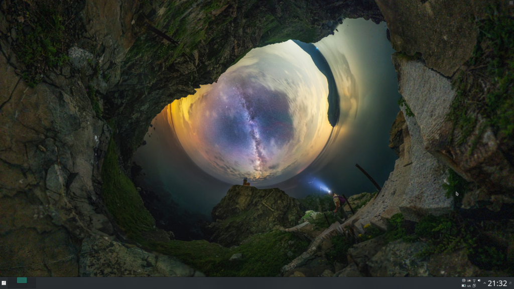 Manjaro desktop – Desktop image provided by Variety